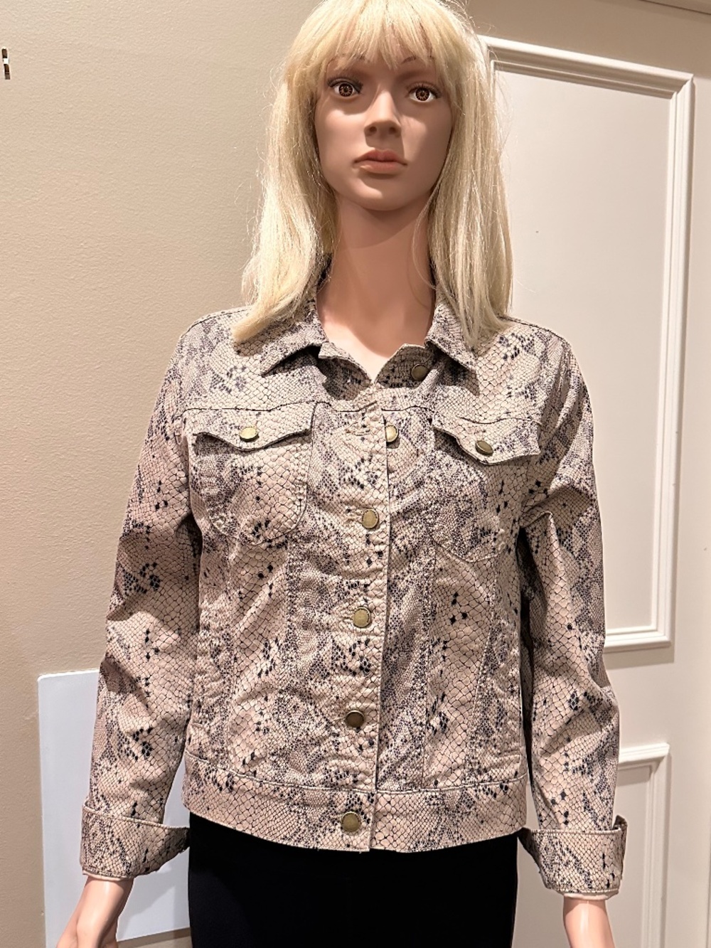 PROSPERITY DENIM Snakeskin Python Print Denim Trucker Jacket Size M - Picture 1 of 13